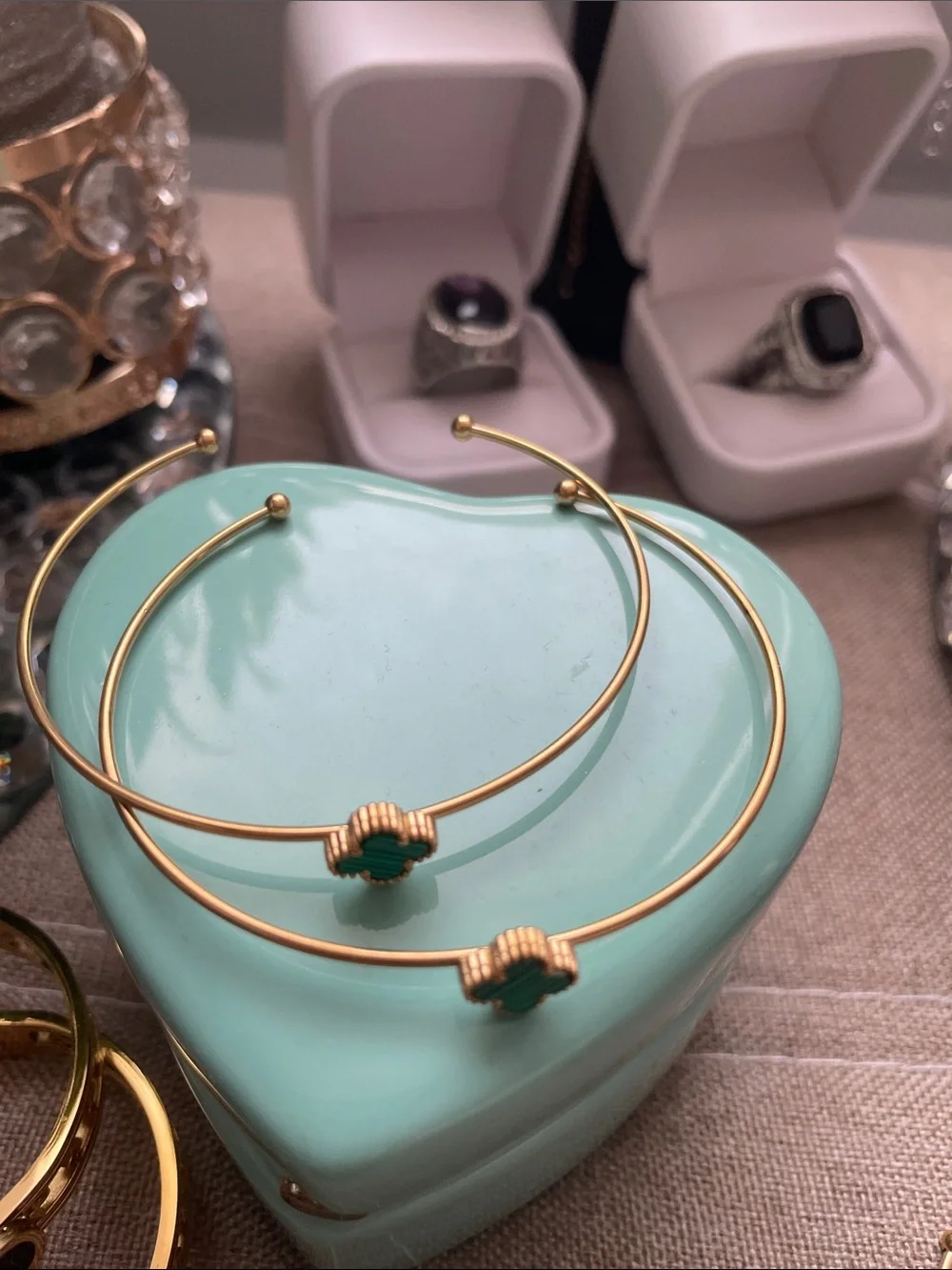 ✨Gold-Tone Green Clover Cuff Bangle Bracelet✨ Preloved (2)